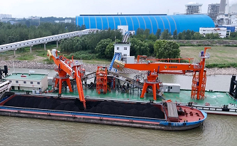 國(guó)內(nèi)首臺(tái)套！華新機(jī)電天新研究院自研卸煤浮式螺旋卸船機(jī)在國(guó)能池州投運(yùn)